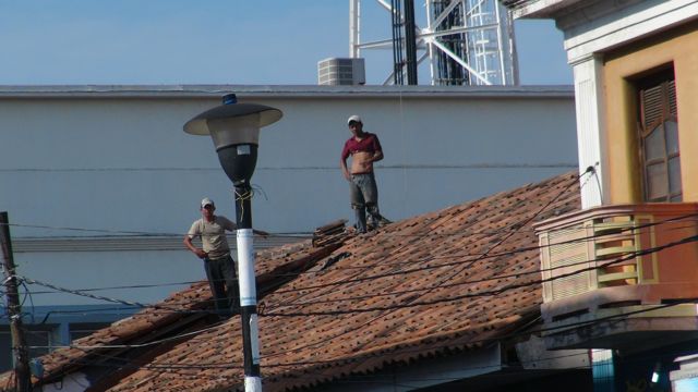 roof workers