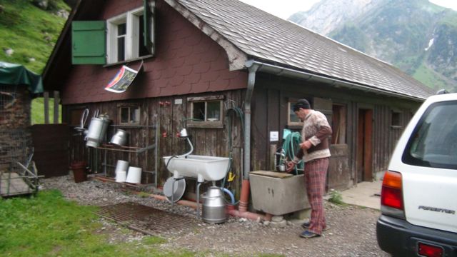 this is where we stayed over night, Matratzenlager over the cow barn