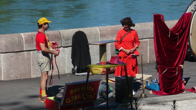 Than Show time on the Rhein Bridge