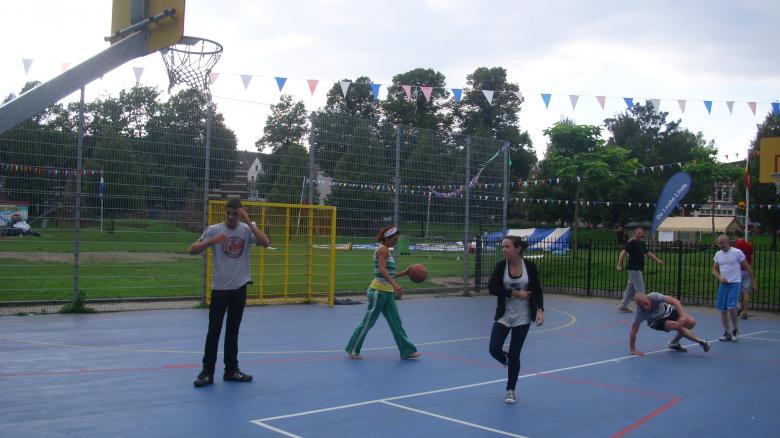 playing Basquetball with Toby